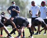 Julio Falcioni ya está al frente del plantel de Independiente y trabaja para reforzar el equipo. Julio Falcioni ya está al frente del plantel de Independiente y trabaja para reforzar el equipo.