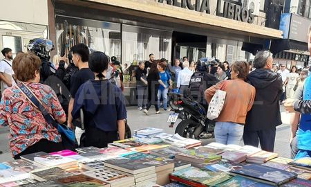 Disturbios en la peatonal de Santa Fe. Detuvieron a 4 personas y una de ellas tenia pedido de captura por homicidio. Disturbios en la peatonal de Santa Fe. Detuvieron a 4 personas y una de ellas tenia pedido de captura por homicidio.