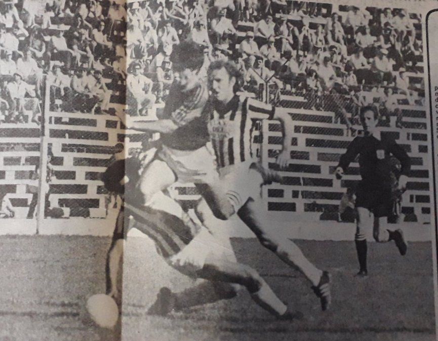 Colón no disputaba encuentros de Primera División un día como hoy desde hace 40 años, en su visita a Cipoletti por el Nacional ´80. Foto: Archivo personal Carlos Durhand.