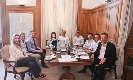 El Gobierno nacional enfrenta un test en tres frentes: político, fiscal y monetario. Mientras aguarda por la aprobación del proyecto de reforma laboral, deberá hacerse eco de la última licitación del mes. El Gobierno nacional enfrenta un test en tres frentes: político, fiscal y monetario. Mientras aguarda por la aprobación del proyecto de reforma laboral, deberá hacerse eco de la última licitación del mes.