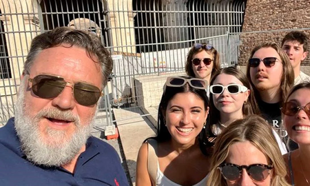 Russell Crowe se hizo viral con una foto en el Coliseo: Mi vieja oficina Russell Crowe se hizo viral con una foto en el Coliseo: Mi vieja oficina