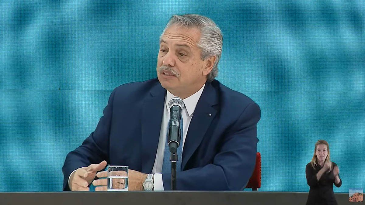 El presidente le dio las gracias a Feletti por su trabajo en un acto este martes.