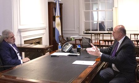 Fernández y Perotti harán anuncios sobre seguridad para Santa Fe. Fernández y Perotti harán anuncios sobre seguridad para Santa Fe.