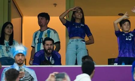 Antonela Roccuzzo, presente en el palco de la familia Messi en la final de la Copa del Mundo. Antonela Roccuzzo, presente en el palco de la familia Messi en la final de la Copa del Mundo.