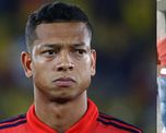Fredy Guarín es retirado de la casa de sus padres por la Policía, ensangrentado y visiblemente fuera de control.