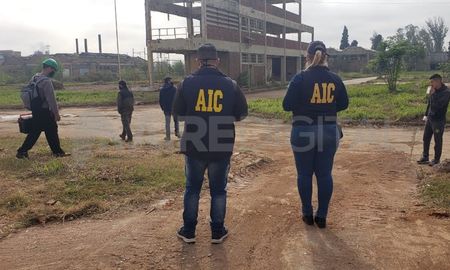 El juez Carlos Gazza ordeno dejar nula la resolución dictada por el magistrado Juan Jose Tutau y reabrir la investigación penal contra la Petroquímica Bermúdez. El juez Carlos Gazza ordeno dejar nula la resolución dictada por el magistrado Juan Jose Tutau y reabrir la investigación penal contra la Petroquímica Bermúdez.