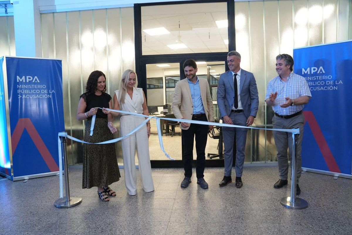 Pullaro y Vranicich presentaron este viernes la nueva Unidad Fiscal Especial de Microtráfico. Pullaro y Vranicich presentaron este viernes la nueva Unidad Fiscal Especial de Microtráfico.