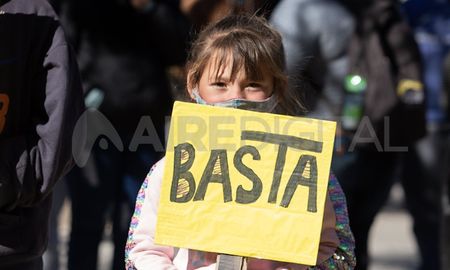 Las chicas pudieron precisar que el agresor aprovechaba las oportunidades en que quedaba solo al cuidado de sus hijas. Las chicas pudieron precisar que el agresor aprovechaba las oportunidades en que quedaba solo al cuidado de sus hijas.