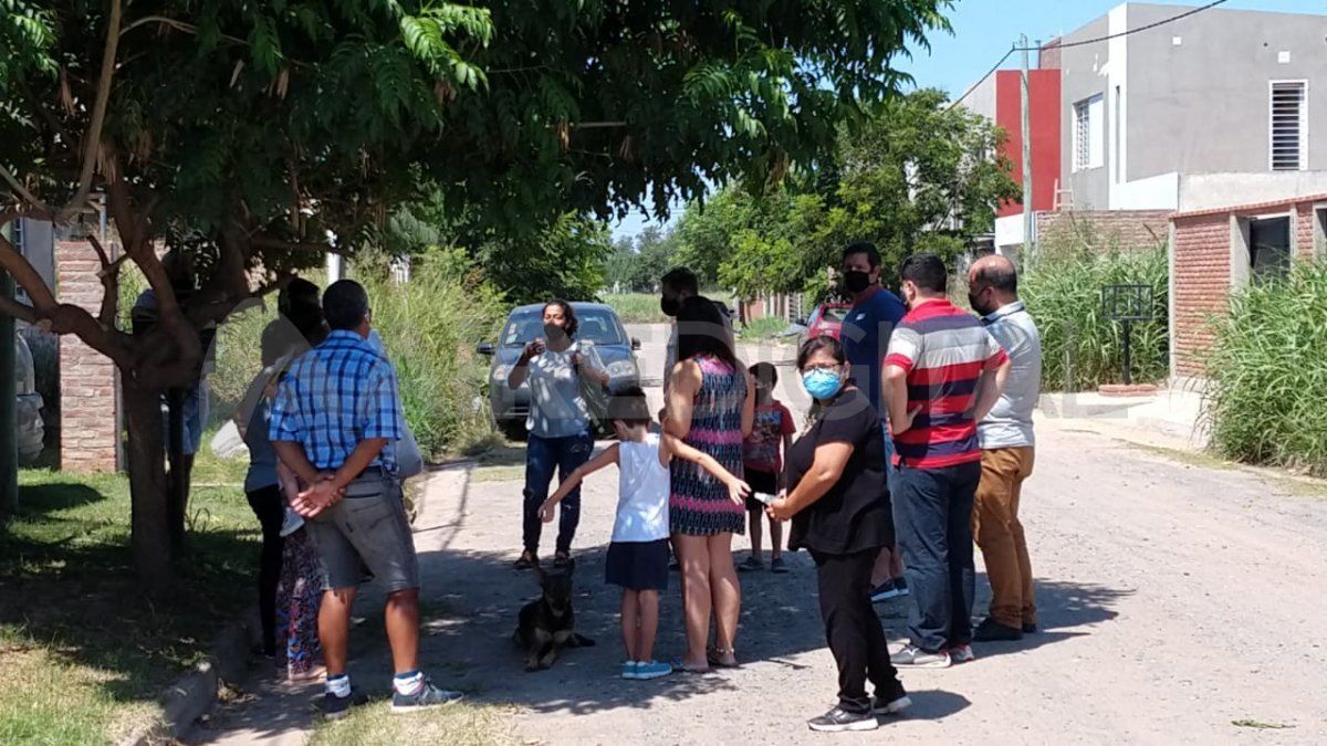 Los vecinos del barrio Nueva Esperanza reunidos por los robos constantes
