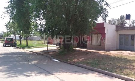 Avenida Pellegrini y Colón, de la ciudad de San Jorge. En el frente de esa vivienda se desató el hecho por el que un hombre terminó con un tiro en la frente y luchando por su vida en el hospital Cullen. Avenida Pellegrini y Colón, de la ciudad de San Jorge. En el frente de esa vivienda se desató el hecho por el que un hombre terminó con un tiro en la frente y luchando por su vida en el hospital Cullen.