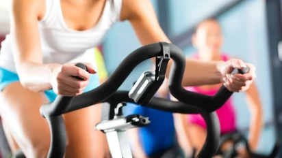 Cuáles son beneficios de hacer ejercicios en casa y cuánto tiempo hay que hacerlo para bajar de peso