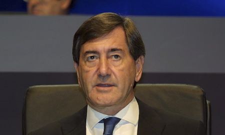 Fotografía de archivo del empresario Alfonso Cortina, presidente de Repsol entre 1994 y 2004, quien falleció esta madrugada en el Hospital de Toledo de España, a causa del coronavirus. Fotografía de archivo del empresario Alfonso Cortina, presidente de Repsol entre 1994 y 2004, quien falleció esta madrugada en el Hospital de Toledo de España, a causa del coronavirus.