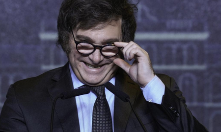 Tras el triunfo de La Libertad Avanza en las elecciones nacionales, el Gobierno redactó las reformas laboral y tributaria, con la intención de presentarlas en diciembre en la Cámara de Diputados. Tras el triunfo de La Libertad Avanza en las elecciones nacionales, el Gobierno redactó las reformas laboral y tributaria, con la intención de presentarlas en diciembre en la Cámara de Diputados.