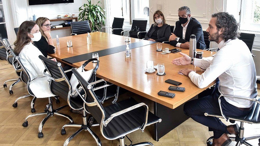 Santiago Cafiero tuvo una reunión con representantes de Amnistía Internacional Argentina por los abusos llevados a cabo en los centros de aislamiento en Formosa. 