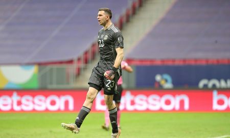 La Premier League no cederá a los jugadores sudamericanos y la Selección Argentina pierde a cuatro jugadores titulares para los partidos de Eliminatorias Sudamericanas. La Premier League no cederá a los jugadores sudamericanos y la Selección Argentina pierde a cuatro jugadores titulares para los partidos de Eliminatorias Sudamericanas.