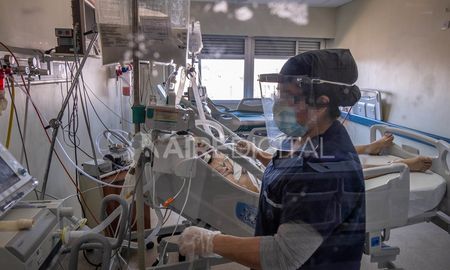 El nivel de ocupación de las camas críticas es uno de los indicadores que vigila el Ministerio de Salud para analizar la capacidad de respuesta del sistema sanitario ante la pandemia. El nivel de ocupación de las camas críticas es uno de los indicadores que vigila el Ministerio de Salud para analizar la capacidad de respuesta del sistema sanitario ante la pandemia.