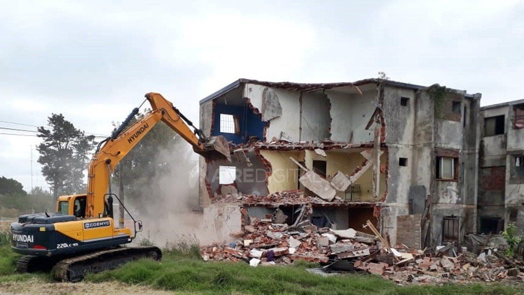 Se procedió a una nueva demolición en los monoblocks de barrio Acería