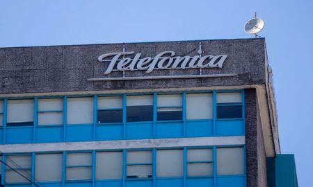 El Grupo Clarín, a través de Telecom, concretó este martes la compra de las operaciones argentinas de Telefónica por un monto de 1250 millones de dólares. El Grupo Clarín, a través de Telecom, concretó este martes la compra de las operaciones argentinas de Telefónica por un monto de 1250 millones de dólares.