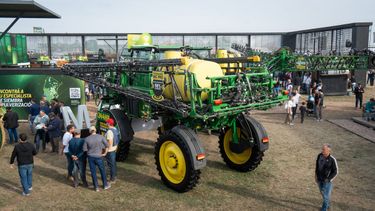 John Deere y Pla desplegaron su arsenal tecnológico enfocado en la sustentabilidad y conexión John Deere y Pla desplegaron su arsenal tecnológico enfocado en la sustentabilidad y conexión