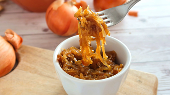 Cebollas caramelizadas: la receta más fácil para transformar tus hamburguesas y sándwiches
