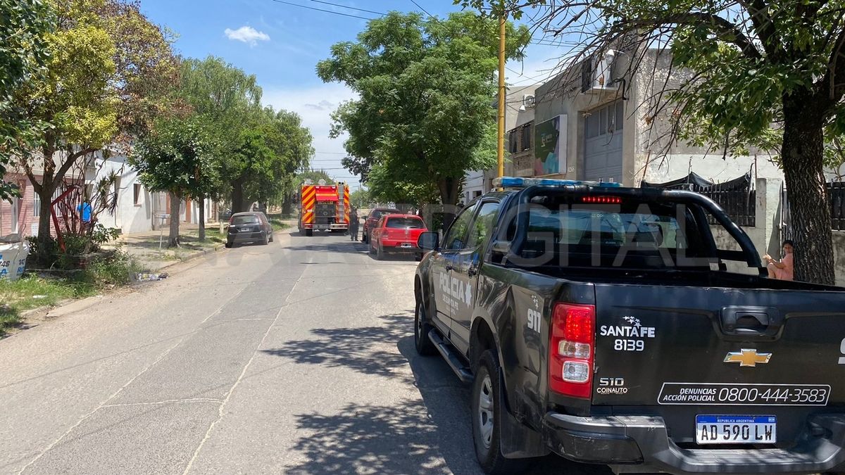 Personal Policial y Bomberos Zapadores de la Unidad Regional I trabajaron en la zona donde se produjo el incendio.