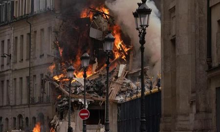 El edificio se encuentra ubicado en la calle Saint-Jacques, situada en el distrito V de París, cerca del Panteón. El edificio se encuentra ubicado en la calle Saint-Jacques, situada en el distrito V de París, cerca del Panteón.