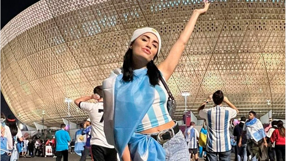 La cantante pop llegó al país luego de presenciar la final de la Copa del Mundo en Qatar y cantar el himno nacional antes del partido entre Argentina y Francia.