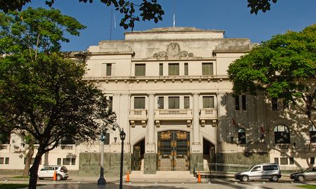 El tribunal integrado por las juezas Rosana Carrara y Susana Luna, y el juez Pablo Ruiz Steiger dará a conocer este lunes el veredicto en el juicio oral contra el empresario gastronómico de Santa Fe Nicolás D.G. El tribunal integrado por las juezas Rosana Carrara y Susana Luna, y el juez Pablo Ruiz Steiger dará a conocer este lunes el veredicto en el juicio oral contra el empresario gastronómico de Santa Fe Nicolás D.G.