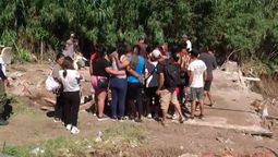 altText(Familia arrastrada por el agua en Paraná: el cuerpo hallado es de Kiara, la nena que buscaban desde el jueves)}