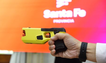 Se realizó la licitación para la compra de equipamiento para la Policía de Santa Fe. Se realizó la licitación para la compra de equipamiento para la Policía de Santa Fe.