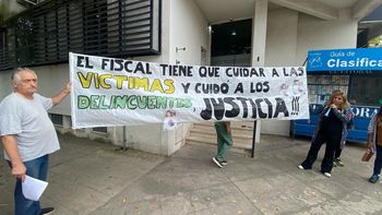 Concentración y protesta en Fiscalía por el archivo de la causa contra Moderno House por estafas