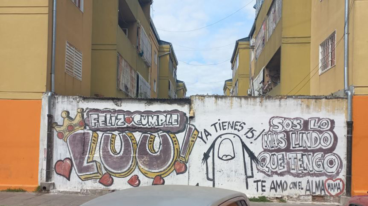 La secuestraron y un graffiti que veía desde la ventana la ayudó a escapar: Feliz cumple Luu