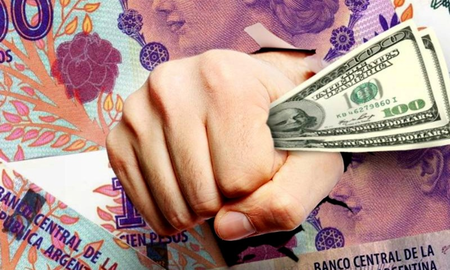 Detectaron que más de 250 mil beneficiarios de planes sociales compraron dólares Detectaron que más de 250 mil beneficiarios de planes sociales compraron dólares