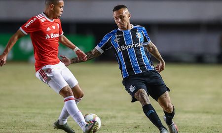 Con gol de Jean Pyerre, Gremio derrotó 1-0 a Internacional por el clásico gaúcho. Con gol de Jean Pyerre, Gremio derrotó 1-0 a Internacional por el clásico gaúcho.