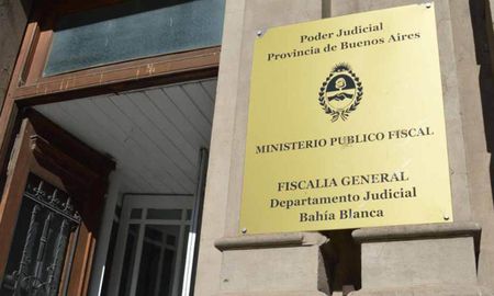 Fuentes judiciales señalaron que el sujeto contaba con un pedido de captura activa en una causa por abuso sexual a partir de una denuncia radicada en el año 2010. Fuentes judiciales señalaron que el sujeto contaba con un pedido de captura activa en una causa por abuso sexual a partir de una denuncia radicada en el año 2010.