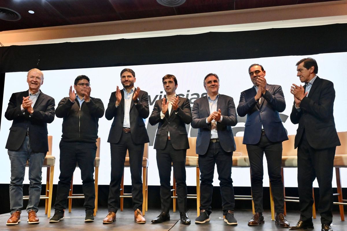 Puerto Madryn, en Chubut, fue escenario este martes de un nuevo encuentro de Provincias Unidas, la coalición que integran gobernadores de distintos signos políticos y que busca consolidarse como alternativa nacional. Puerto Madryn, en Chubut, fue escenario este martes de un nuevo encuentro de Provincias Unidas, la coalición que integran gobernadores de distintos signos políticos y que busca consolidarse como alternativa nacional. 