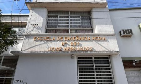 Escuela N.º 261 José Hernández, ubicada en Gral. López 3200. Escuela N.º 261 José Hernández, ubicada en Gral. López 3200.