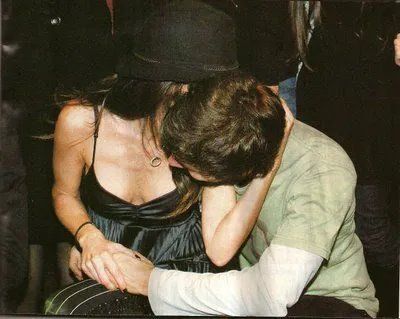 Las polémicas imágenes que enfurecieron a Pampita: Isabel Macedo muy cercana a Benjamín Vicuña.