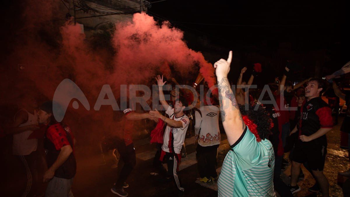 Colón campeón: la pasión sabalera salió de fiesta en las calles de Santa Fe