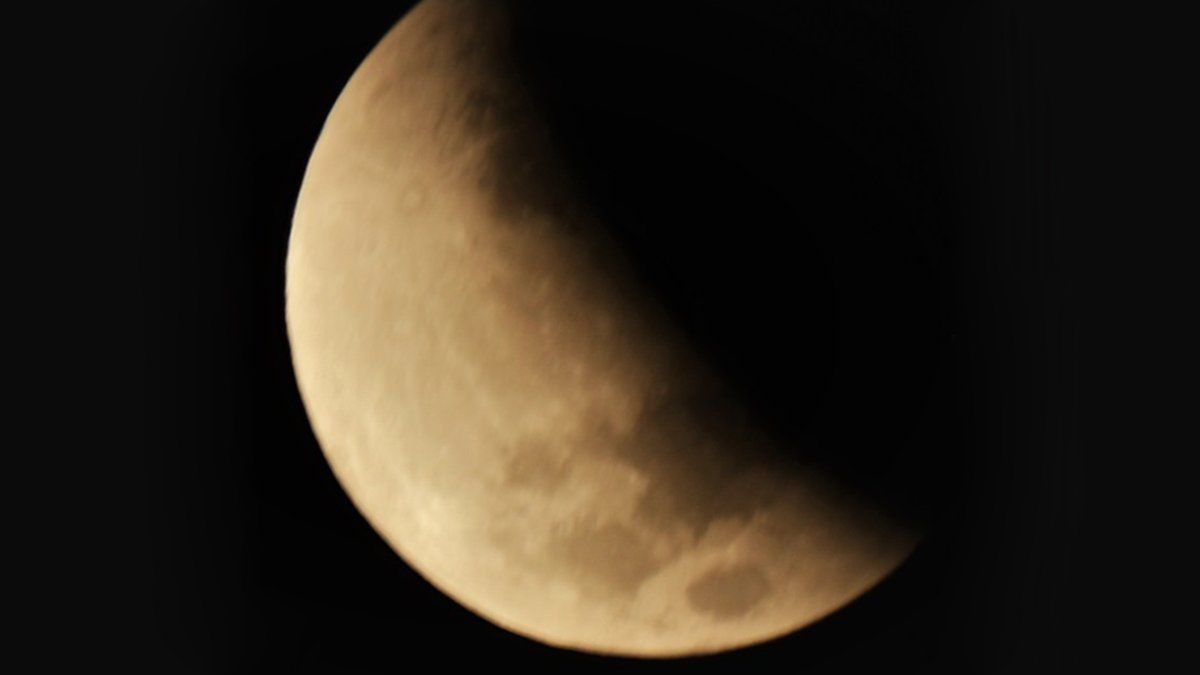 Eclipse parcial de luna desde la ciudad de Santa Fe. 19-11-2021. Hora: 05:03.
