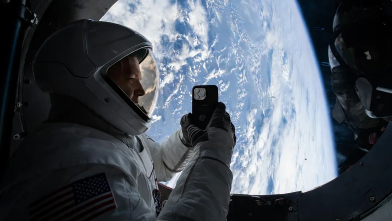 El celular que podés comprar hoy y la NASA eligió para que se saquen selfies en la Luna