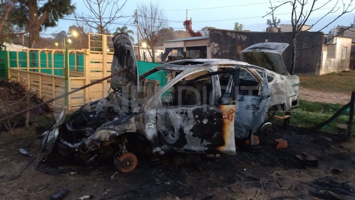 Incendiaron el auto del entrenador de Rincón imputado por abuso sexual infantil