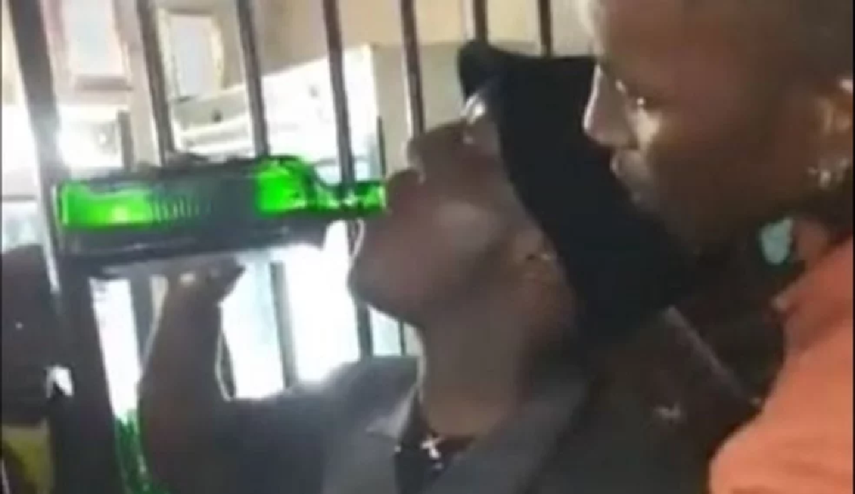 El hecho ocurrió en Mashamba, Sudáfrica, el joven murió minutes después de haber bebido