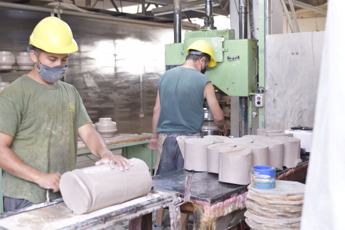 Las empresas distribuidoras y constructoras de redes eléctricas podrán importar estos insumos críticos sin penalidades económicas.