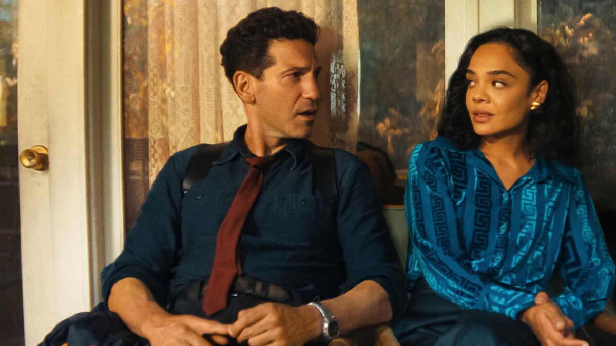 Jon Bernthal y Tessa Thompson encabezan un duelo actoral de alta intensidad donde la paranoia familiar destruye los límites entre la verdad y la mentira. Jon Bernthal y Tessa Thompson encabezan un duelo actoral de alta intensidad donde la paranoia familiar destruye los límites entre la verdad y la mentira.