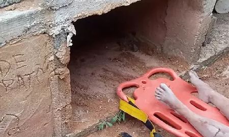 Rescatan de una tumba a una mujer enterrada viva en un cementerio de Brasil Rescatan de una tumba a una mujer enterrada viva en un cementerio de Brasil