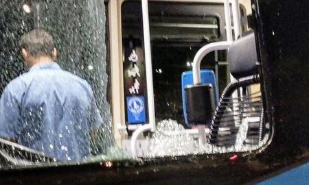 Tres colectivos fueron atacados el lunes por la noche en Rosario. Por ese motivo, los choferes decidieron no prestar servicio. Tres colectivos fueron atacados el lunes por la noche en Rosario. Por ese motivo, los choferes decidieron no prestar servicio.