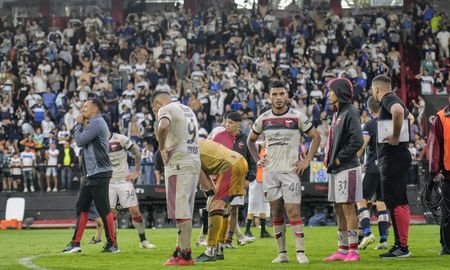 Colón cayó por 1 a 0 ante Gimnasia de La Plata y perdió la categoría. Jugará el año próximo en la Primera Nacional. Colón cayó por 1 a 0 ante Gimnasia de La Plata y perdió la categoría. Jugará el año próximo en la Primera Nacional.