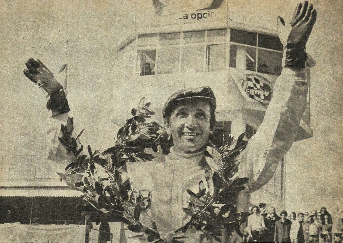 En 1972 se sumó a la escuadra oficial Ford del Turismo Carretera –bajo la dirección técnica y deportiva a cargo de José Miguel Herceg– y, esa temporada, Estéfano ganó en la Vuelta de Pergamino (el 9 de abril); San Juan (el 11 de junio), y en la Vuelta de Hughes (25 de junio). En las 12 fechas restantes del calendario, subió al podio en 11.