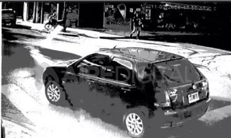 El auto que, según la Fiscalía, Kaipl usó para escoltar al otro vehículo en el cual iba parte de la banda entró a la galería Rivadavia en donde estaba la oficina de Hugo Oldani. El auto que, según la Fiscalía, Kaipl usó para escoltar al otro vehículo en el cual iba parte de la banda entró a la galería Rivadavia en donde estaba la oficina de Hugo Oldani.